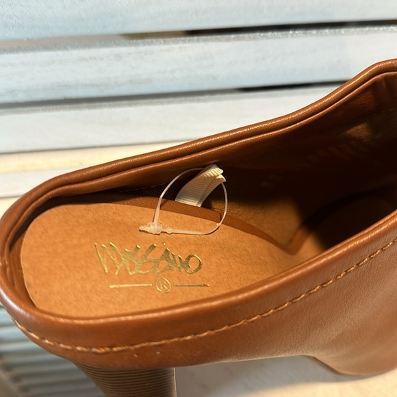 Mossimo Heeled Open Toed Clogs - Picture 7 of 8